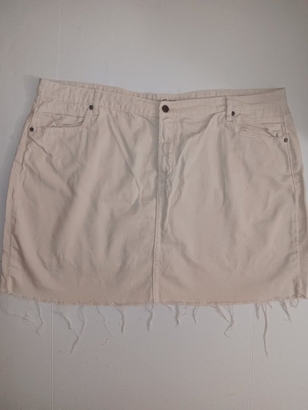 BOOHOO FRAYED HEM DENIM SKIRT 100% COTTON SIZE 22